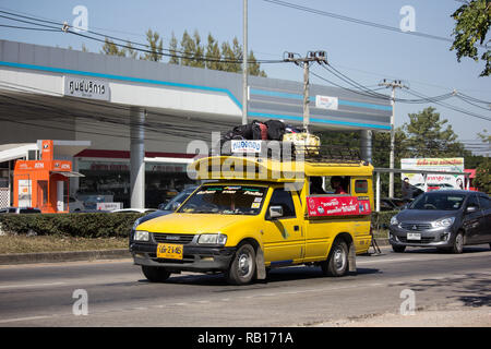 Chiangmai, Thailand - 27. Dezember 2018: Gelbe Pick-up Truck taxi Chiangmai, Service zwischen Stadt Nong Tanga und Lamphun. Stockfoto