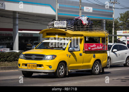 Chiangmai, Thailand - 27. Dezember 2018: Gelbe Pick-up Truck taxi Chiangmai, Service zwischen Stadt Nong Tanga und Lamphun. Stockfoto