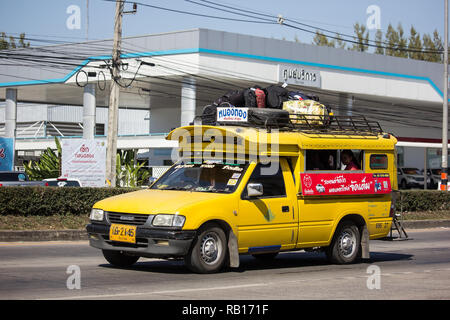 Chiangmai, Thailand - 27. Dezember 2018: Gelbe Pick-up Truck taxi Chiangmai, Service zwischen Stadt Nong Tanga und Lamphun. Stockfoto