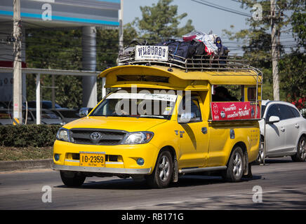 Chiangmai, Thailand - 27. Dezember 2018: Gelbe Pick-up Truck taxi Chiangmai, Service zwischen Stadt Nong Tanga und Lamphun. Stockfoto