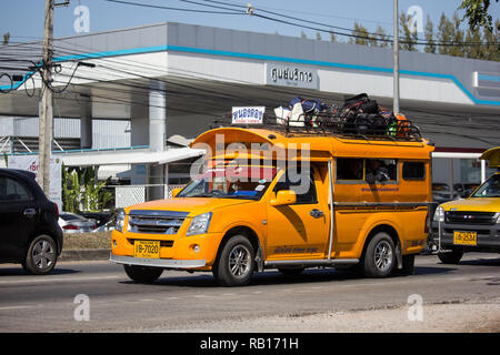 Chiangmai, Thailand - 27. Dezember 2018: Gelbe Pick-up Truck taxi Chiangmai, Service zwischen Stadt Nong Tanga und Lamphun. Stockfoto