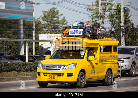 Chiangmai, Thailand - 27. Dezember 2018: Gelbe Pick-up Truck taxi Chiangmai, Service zwischen Stadt Nong Tanga und Lamphun. Stockfoto