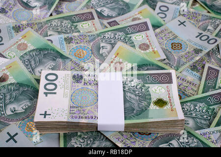Hintergrund aus Polen 100 zloty Banknoten mit Bündel in der Mitte. Finanzielle Struktur abstrakt. Stockfoto