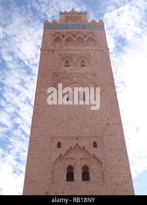 Blick auf den Turm der Koutoubia Moschee in Marrakesch Stockfoto