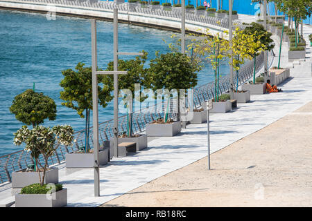 DUBAI, VEREINIGTE ARABISCHE EMIRATE - Oktober, 2018: Die Promenade von Marina Stockfoto