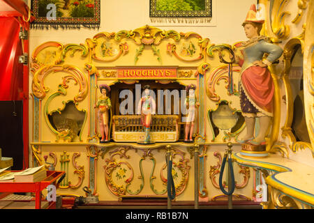 Innenraum des Amersham Messe Orgel Museum auf einen Tag der offenen Tür, Buckinghamshire, Großbritannien, mit einem Instrument hergestellt von Hooghuys Stockfoto