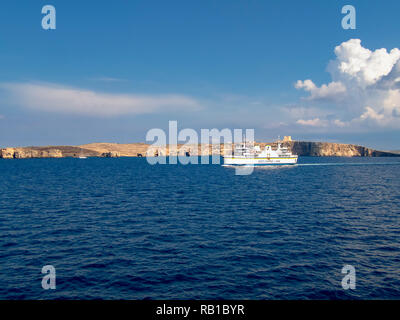 Eine Fähre zwischen Malta und der kleinen Insel Gozo läuft Stockfoto