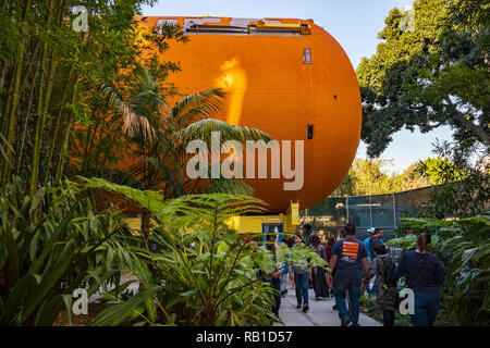 Die Kalifornien ScienCenter, Heimat der NASA Space Shuttle Endeavour in der Samuel Oschin Pavillon, und die letzten Space Shuttle externe Tank auf der Erde. Stockfoto