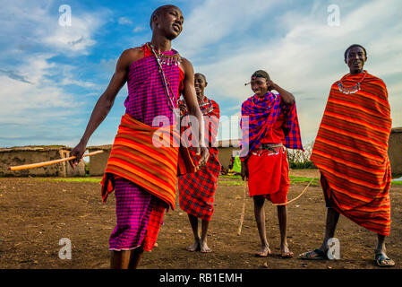 Masai Dorf, KENIA - 2. JANUAR 2015: Unbekannter Massai in Kenia Stockfoto