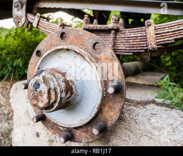 Alte LKW-Vorderachse Stockfoto