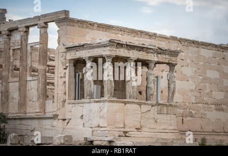 Portal der Karyatiden im Akropolis Stockfoto