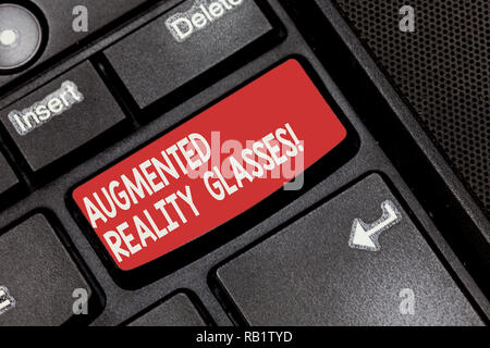 Konzeptionelle Handschrift mit Augmented Reality Brille. Business Foto zur Darstellung digitaler Brillen Personal Imaging System Tastatur Intentio Stockfoto