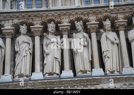 Teil der Galerie der Könige auf der Westfassade, Notre Dame, Paris, Frankreich Stockfoto