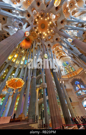 Innenansicht, Deckengewölbe Sagrada Familia, Barcelona, Spanien Stockfoto