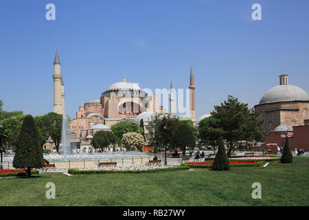 Die Hagia Sophia, Aya Sofya, Weltkulturerbe der UNESCO, Sultanahmet Square Park, Istanbul, Türkei, Europa Stockfoto