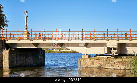 Brücke zwischen Burgsee und Schweriner See. Stockfoto