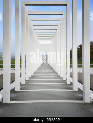 Kolonnaden als Eingang zu den Schwimmenden Wiese in Schwerin. Stockfoto