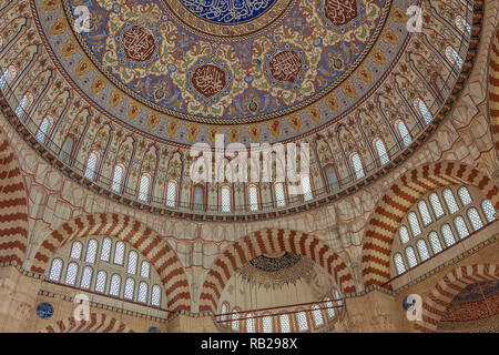 Dekorative Decke der Selimiye Moschee, Edirne, Türkei. Stockfoto