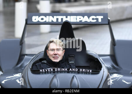 Ehemalige professionelle Rennfahrer Mika Hakkinen wirft mit der Johnnie Walker Caparo T1 Supercar. Mit: Mika Hakkinen, Mika Haekkinen Wo: Edinburgh, Großbritannien Wann: 06 Dec 2018 Credit: Euan Kirsche / WANN Stockfoto