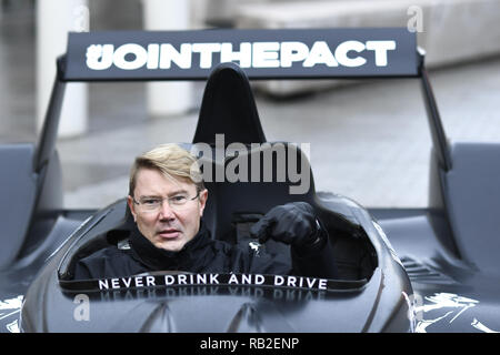 Ehemalige professionelle Rennfahrer Mika Hakkinen wirft mit der Johnnie Walker Caparo T1 Supercar. Mit: Mika Hakkinen, Mika Haekkinen Wo: Edinburgh, Großbritannien Wann: 06 Dec 2018 Credit: Euan Kirsche / WANN Stockfoto