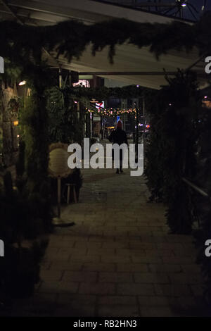 Abstrakte Moody cityview mit Winter Lights in Stockholm, Schweden im Dezember. Stockfoto