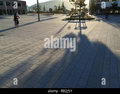 Menschen Biken am frühen Morgen zu arbeiten Stockfoto