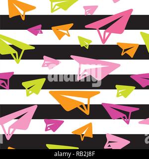 Hand gezeichnet Papier Flugzeuge auf schwarzem Hintergrund, nahtlose Muster Stock Vektor
