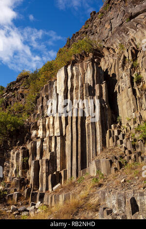 Basaltsäulen - natürliche vulkanische Felsformationen in Sinop Boyabat, Türkei Stockfoto