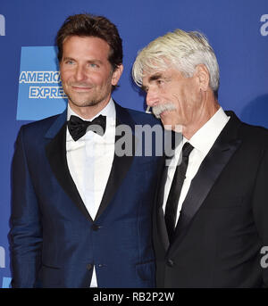 PALM SPRINGS, CA - Januar 03: Bradley Cooper (L) und Sam Elliott die 30. jährliche Palm Springs International Film Festival Film Awards Gala teilnehmen Stockfoto