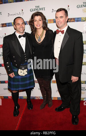 New York, New York/USA, 5. April 2011: Brian Jones, Sängerin Amy Grant und Carl Blake auf der 9. jährlichen "Edrückt zu Kilt" Charity Fashion Show im Hammerstein Ballroom. (Foto: Steve Mack/S.D. Mack Bilder) Stockfoto