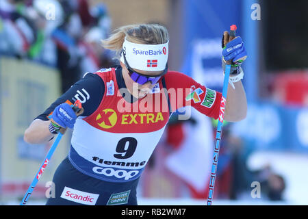 Fleimstal, Italien. 6. Januar 2019. FIS Langlauf Weltcup, meine Damen letzte Steigung; Kari Oeyre Slind (NOR) Credit: Aktion Plus Sport Bilder/Alamy Live News Credit: Aktion Plus Sport Bilder/Alamy leben Nachrichten Stockfoto