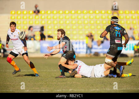 Parma, Italien. 6. Januar, 2019. Zebre der inneren Mitte Nicolas De Battista passt den Ball nach einer im Spiel gegen den Geparden in GuinnessPro 14 © Massimiliano Carnabuci/Alamy Leben Nachrichten anpacken Stockfoto