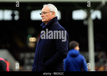 London, Großbritannien. 06 Jan, 2019. Fulham Manager Claudio Ranieri an schaut. Die Emirate FA Cup, 3.Runde, Fulham v Oldham Athletic im Craven Cottage in London am Sonntag, den 6. Januar 2019. Dieses Bild dürfen nur für redaktionelle Zwecke verwendet werden. Nur die redaktionelle Nutzung, eine Lizenz für die gewerbliche Nutzung erforderlich. Keine Verwendung in Wetten, Spiele oder einer einzelnen Verein/Liga/player Publikationen. pic von Steffan Bowen/Andrew Orchard sport Fotografie/Alamy Live news Credit: Andrew Orchard sport Fotografie/Alamy leben Nachrichten Stockfoto