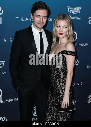 LOS ANGELES, USA - Januar 05: Schauspieler Topher Grace und Frau Ashley Hinshaw Gnade kommen an der Kunst des Elysium 12. jährlichen Himmel Gala an einem privaten Ort am 5. Januar 2019 in Los Angeles, Kalifornien, Vereinigte Staaten. (Foto von Xavier Collin/Image Press Agency) Quelle: Bild Presse Agentur/Alamy leben Nachrichten Stockfoto