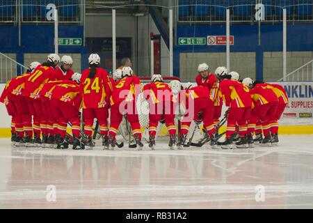 Dumfries, Großbritannien. 6. Januar 2019. Die chinesische U18 Women's Hockey Team um das Ziel vor, die gegen Frankreich in der Eishockey-U18-Weltmeisterschaft, Division 1, Gruppe B Spiel in Dumfries. Credit: Colin Edwards/Alamy Leben Nachrichten. Stockfoto