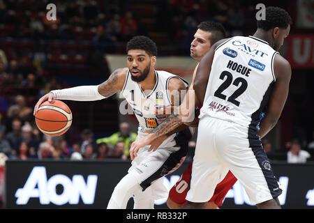 Mailand, Italien. 06 Jan, 2019. Foto Claudio Grassi - LaPresse 06 Maggio 2005 2019 Assago, Milano (Italia) Sport Warenkorb Serie A Postemobile Warenkorb 2018-2019 AX Armani Exchange Olimpia Milano - Dolomiti Energia Trentino Nella Foto: Devyn Marmor (#1 Dolomiti Energia Trentino) Credit: LaPresse/Alamy leben Nachrichten Stockfoto