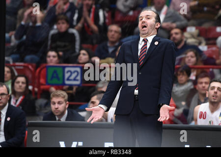 Mailand, Italien. 06 Jan, 2019. Foto Claudio Grassi - LaPresse 06 Maggio 2005 2019 Assago, Milano (Italia) Sport Warenkorb Serie A Postemobile Warenkorb 2018-2019 AX Armani Exchange Olimpia Milano - Dolomiti Energia Trentino Nella Foto: Simone Pianigiani (Trainer AX Armani Exchange Milano) Credit: LaPresse/Alamy leben Nachrichten Stockfoto