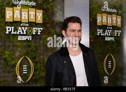 Santa Clara, Kalifornien, USA. 5 Jan, 2019. Januar 05, 2019, San Jose, Kalifornien, USA - Sänger Andy Grammer tritt der Allstate Party im Endspiel auf dem blauen Teppich vor dem College Football Endspiel nationale Meisterschaft Spiel zwischen der Clemson Tiger und die Alabama Crimson Tide am Levi's Stadion, Santa Clara, Kalifornien. Quelle: Adam Lacy/ZUMA Draht/Alamy leben Nachrichten Stockfoto