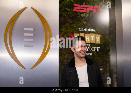 Santa Clara, Kalifornien, USA. 5 Jan, 2019. Januar 05, 2019, San Jose, Kalifornien, USA - Sänger Andy Grammer tritt der Allstate Party im Endspiel auf dem blauen Teppich vor dem College Football Endspiel nationale Meisterschaft Spiel zwischen der Clemson Tiger und die Alabama Crimson Tide am Levi's Stadion, Santa Clara, Kalifornien. Quelle: Adam Lacy/ZUMA Draht/Alamy leben Nachrichten Stockfoto