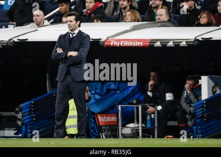 Santiago Bernabeu, Madrid, Spanien. 6. Januar, 2019. Liga Fußball, Real Madrid gegen Real Sociedad; Santiago Solari Trainer von Real Madrid Credit: Aktion plus Sport/Alamy leben Nachrichten Stockfoto