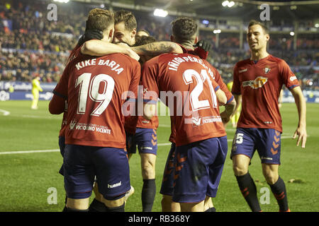 Pamplona, Spanien. 6. Januar, 2019. Roberto Torres (Mittelfeld; CA Osasuna) gesehen Feiern während der spanischen Fußball der Liga 123, Übereinstimmung zwischen CA Osasuna und Cadiz CF Sadar Stadium, in Pamplona (Navarra), Spanien. Credit: Fernando Pidal/SOPA Images/ZUMA Draht/Alamy leben Nachrichten Stockfoto