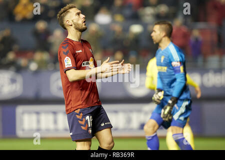 Pamplona, Spanien. 6. Januar, 2019. Roberto Torres (Mittelfeld; CA Osasuna), die in Aktion während der spanischen Fußball der Liga 123, Übereinstimmung zwischen CA Osasuna und Cadiz CF Sadar Stadion gesehen, in Pamplona (Navarra), Spanien. Credit: Fernando Pidal/SOPA Images/ZUMA Draht/Alamy leben Nachrichten Stockfoto