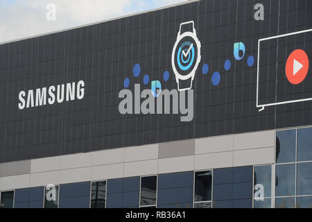 Las Vegas, USA. 06 Jan, 2019. Das Samsung Logo kann auf der CES Messe auf dem Messegelände gesehen werden. Credit: Andrej Sokolow/dpa/Alamy leben Nachrichten Stockfoto