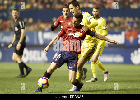 Pamplona, Spanien. 6. Januar, 2019. Oier Sanjurjo (Verteidiger; CA Osasuna), die in Aktion während der spanischen Fußball der Liga 123, Übereinstimmung zwischen CA Osasuna und Cadiz CF Sadar Stadion gesehen, in Pamplona (Navarra), Spanien. Credit: Fernando Pidal/SOPA Images/ZUMA Draht/Alamy leben Nachrichten Stockfoto