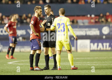 Pamplona, Spanien. 6. Januar, 2019. Roberto Torres (Mittelfeld; CA Osasuna), die in Aktion während der spanischen Fußball der Liga 123, Übereinstimmung zwischen CA Osasuna und Cadiz CF Sadar Stadion gesehen, in Pamplona (Navarra), Spanien. Credit: Fernando Pidal/SOPA Images/ZUMA Draht/Alamy leben Nachrichten Stockfoto