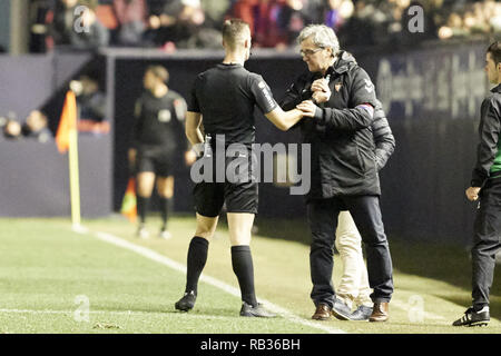 Pamplona, Spanien. 6. Januar, 2019. Schiedsrichter sind während der spanischen Fußball der Liga 123, Übereinstimmung zwischen CA Osasuna und Cadiz CF Sadar Stadion gesehen, in Pamplona (Navarra), Spanien. Credit: Fernando Pidal/SOPA Images/ZUMA Draht/Alamy leben Nachrichten Stockfoto