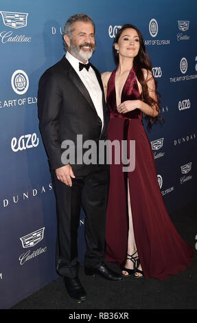 LOS ANGELES, Ca - 05. Januar: Mel Gibson (L) und Rosalind Ross teilnehmen Michael Muller ist der Himmel, durch die Kunst der Elysium an einem privaten Ort, vorgelegt am 5. Januar 2019 in Los Angeles, Kalifornien. Stockfoto