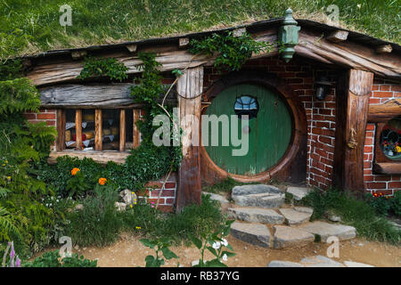 Ein Hobbit Loch in der Shire in Hobbiton, Matamata, Neuseeland, 21. Januar 2018 Stockfoto