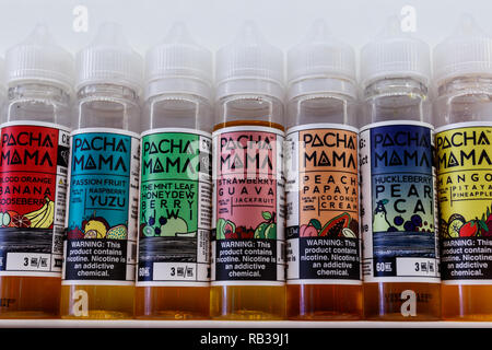 Indianapolis - ca. Januar 2019: Aromatisierte Vape Säfte. Die FDA erwägt vaping Verordnungen Kinder aus, süchtig nach Nikotin zu verhindern Stockfoto