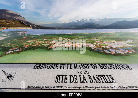 Grenoble, Frankreich, Januar 2019: Orientierung Tisch im La Bastille Stockfoto